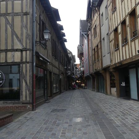 Le Chalet Troyen Troyes Bagian luar foto