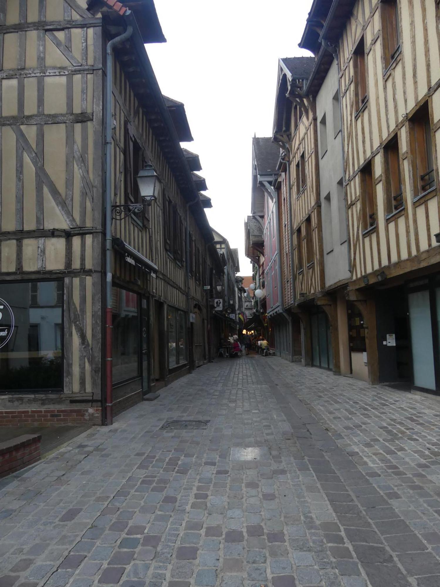 Le Chalet Troyen Troyes Bagian luar foto